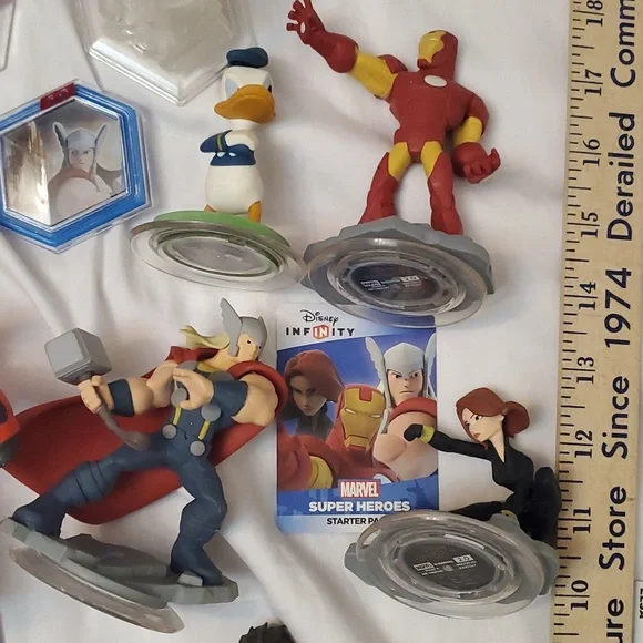 : Huge Mixed lot of over 16 DISNEY INFINITY charactersfigures 2.0